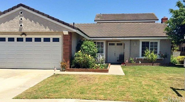 Gorgeous and SPACIOUS 5 BEDROOM Fountain Valley Charmer! Nestled in an interior lot location close to schools and Mile Square Park, this property is just MADE for a large family!