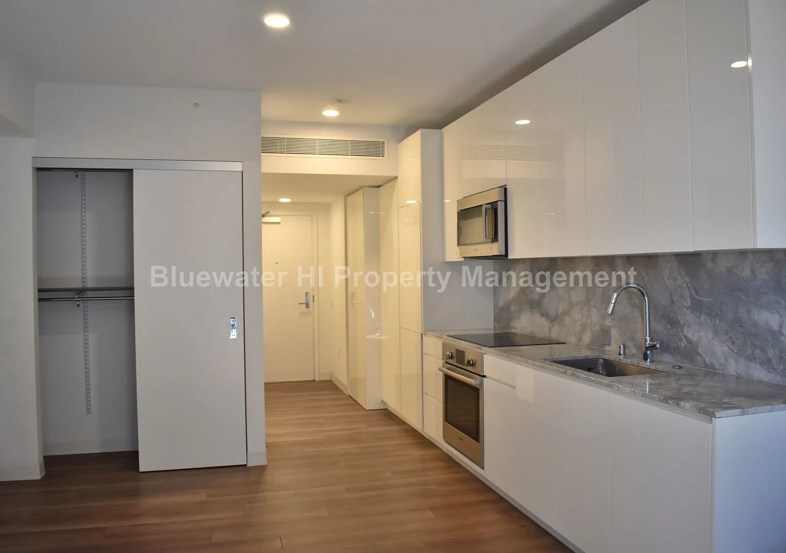 A'ali'i Studio, 1 Bath, 1 Parking w/ Storage Locker — Photo 3