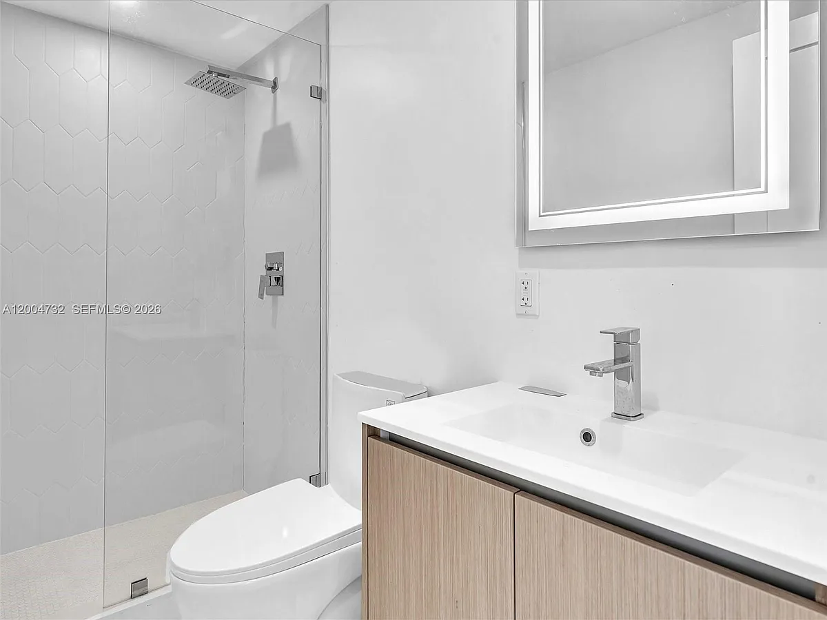 Building Photo - 11900 N Bayshore Dr #206
