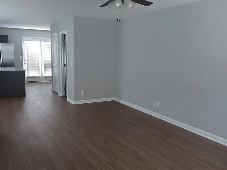 219 Woodland Valley Ln — Photo 5