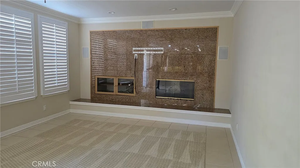 5 bed, 4.5 bath, 4112 sqft, $7,500 — Photo 4