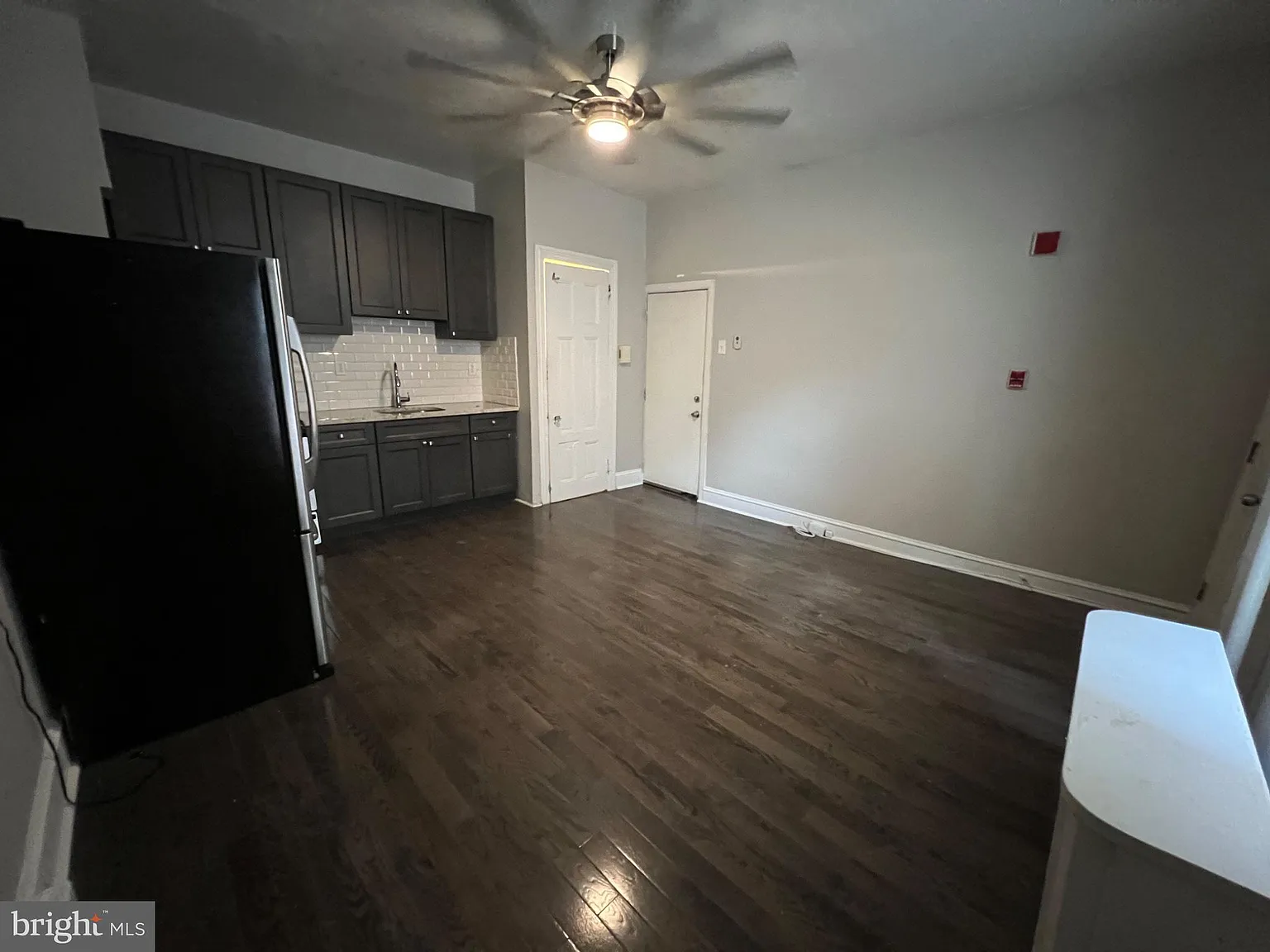 1 bed, 1.0 bath, 7425 sqft, $1,400 — Photo 3