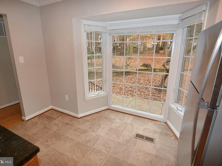 1666 Albermarle Dr — Photo 4