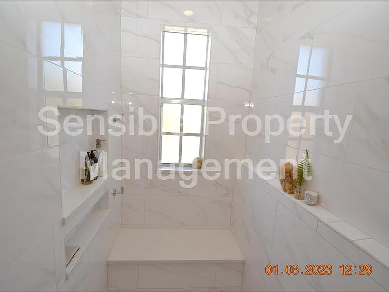 2405 Victoria Gardens Ln — Photo 31