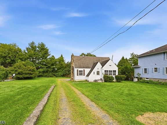 3rd image of 14 Sand Spring Rd