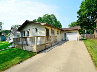 1416 4th Ave N, Grand Forks, ND 58203