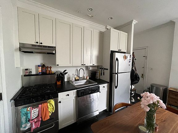 3rd image of 156 Sullivan St APT 9