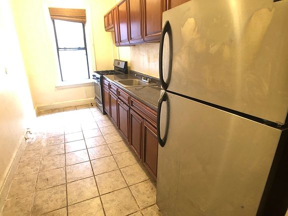 3rd image of 2101 Westbury Ct APT 4C