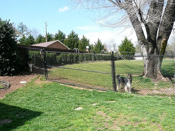 4th image of 304 Birch Circle Dr