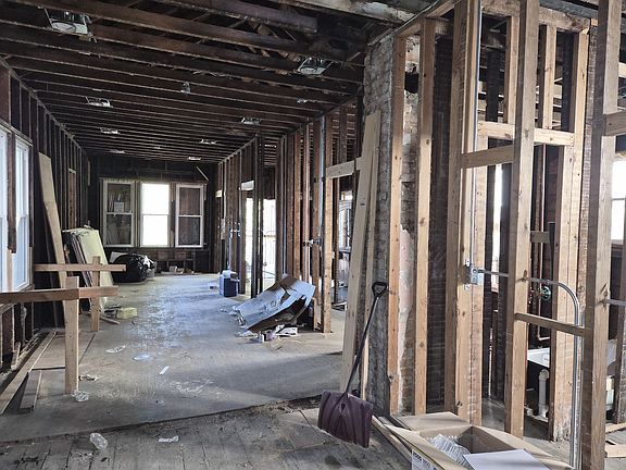 3rd image of 5247 S May St