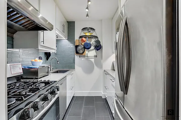 Sold by R New York | media 38