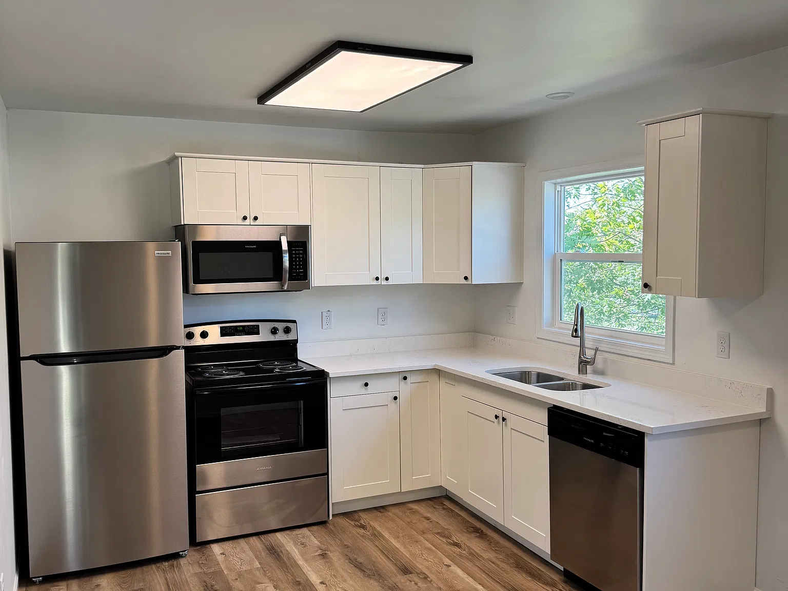 200 S Van Buren Ave — Photo 3