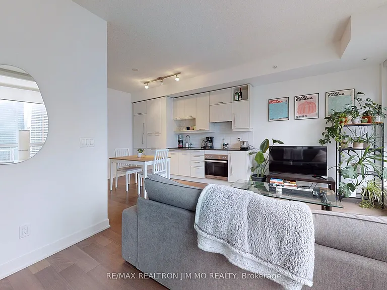 199 Richmond St W #2105 — Photo 9