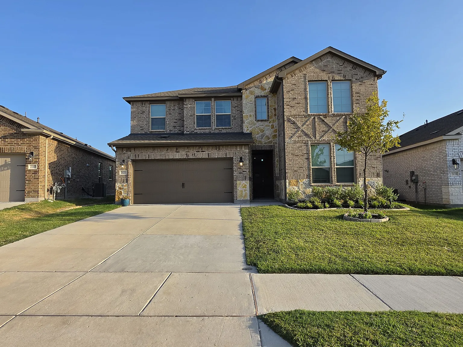 4 bed, 2555 sqft, $2,750 — Photo 1