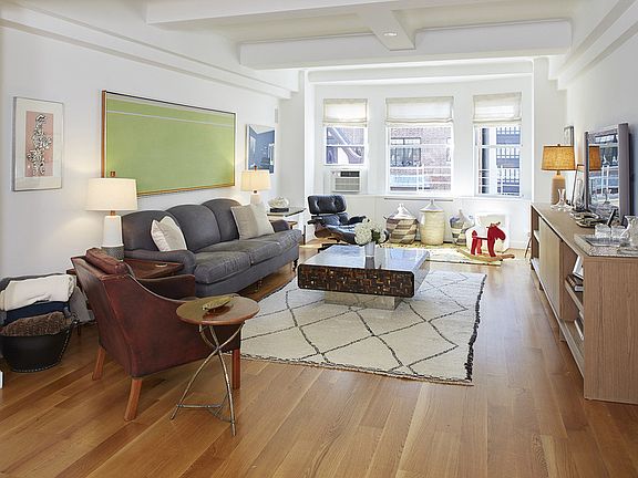 2nd image of 215 W 78th St APT 9B