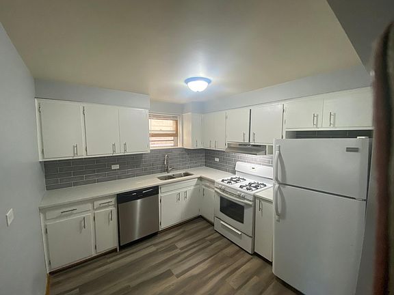 3rd image of 7419 W Isham St #G