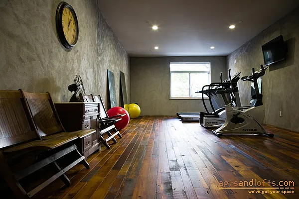Sold by aptsandlofts.com | media 18