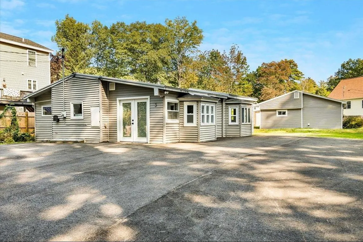 Building Photo - 5 Beaudoin St #5