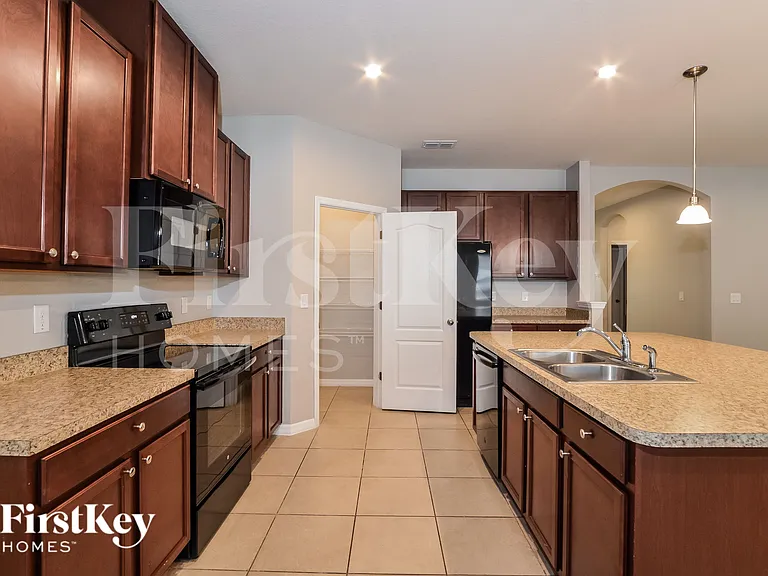 954 Glazebrook Loop — Photo 4