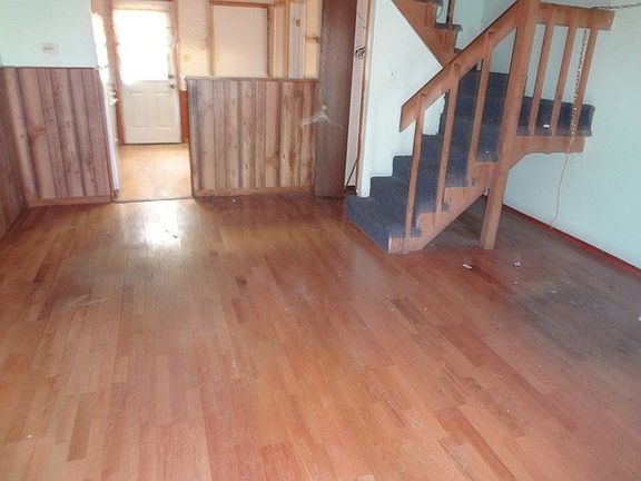 5th image of 459 Meadow Green Ln