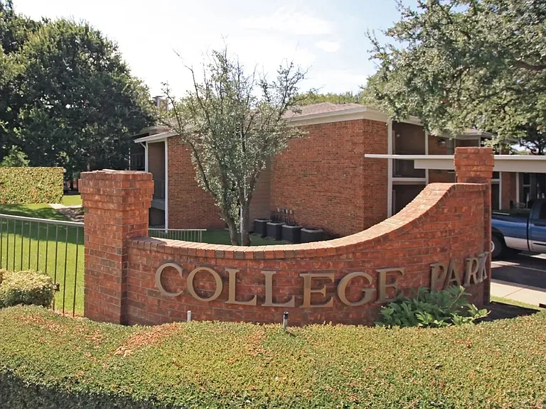 COLLEGE PARK — Photo 1