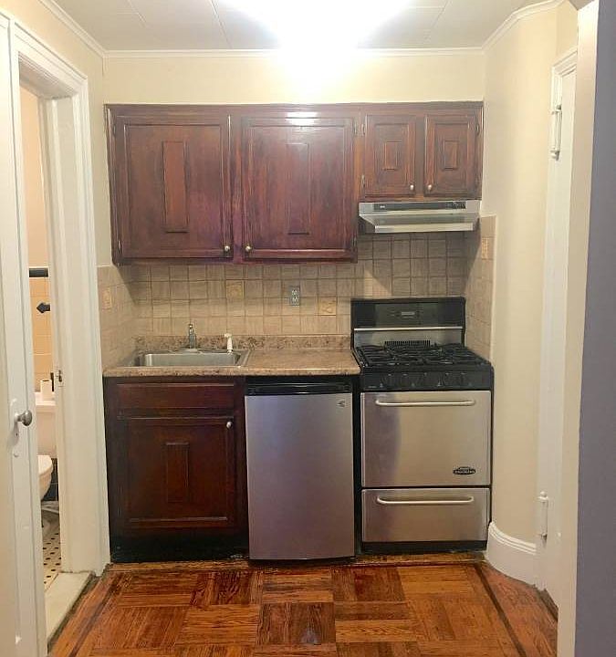 2nd image of 55 Montgomery Pl APT 1F