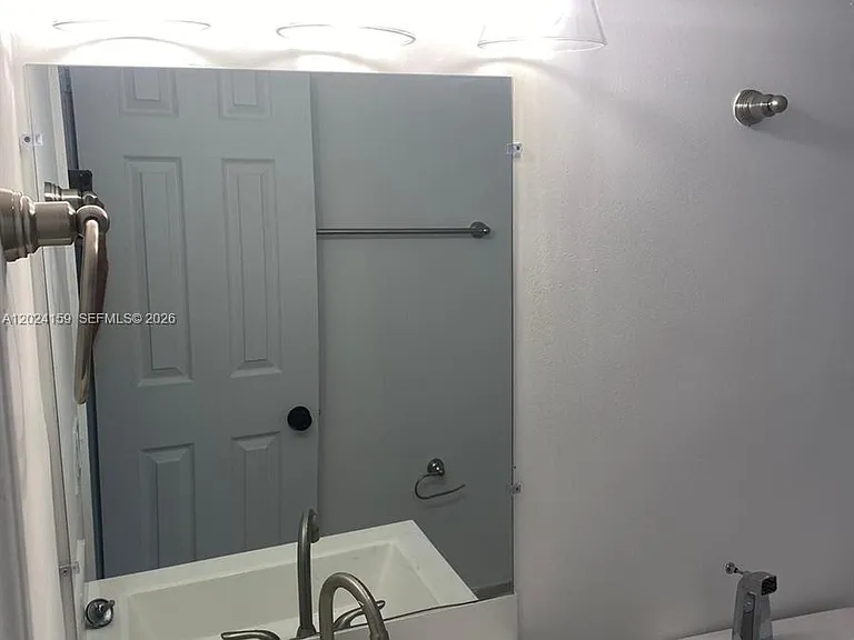 615 NE 26th St #7 — Photo 9