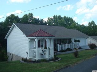 525 Mount Dr, Sevierville, TN 37876