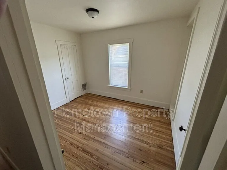 1135 E Chestnut St — Photo 6