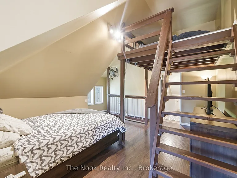 480 George St S — Photo 27