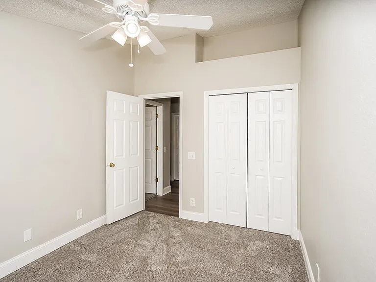 740 Vallance Way NE — Photo 12