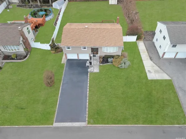 87 Woodbury Road, Hauppauge, NY 11788