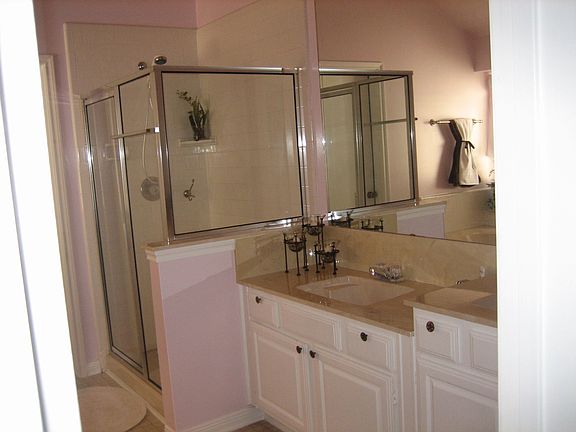 Dbl. vanity/ sep. shower