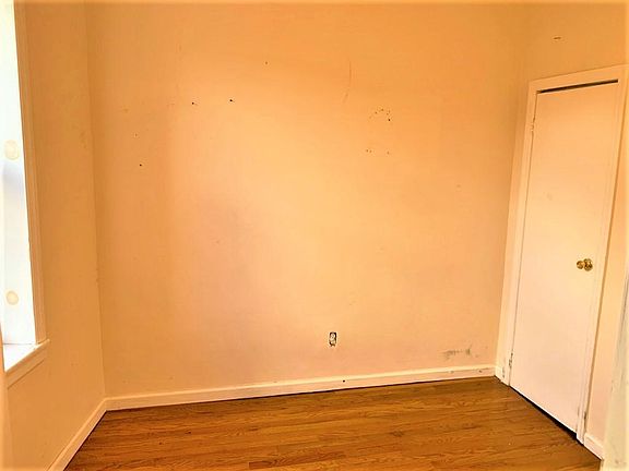 5th image of 8718 Jamaica Ave