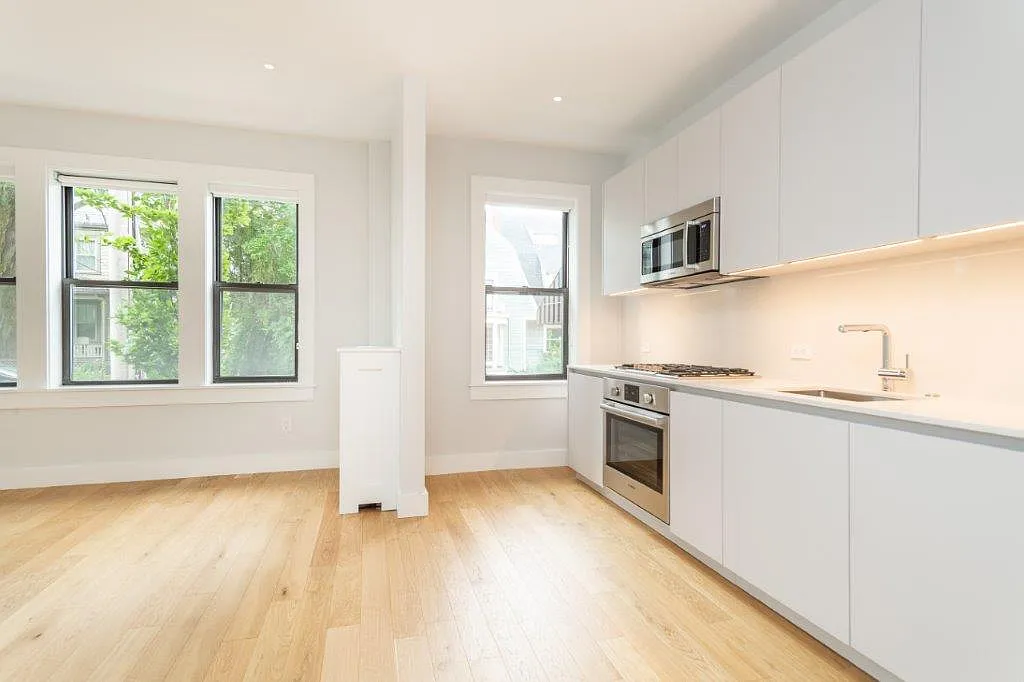 2 bed, 700 sqft, $3,250 — Photo 4