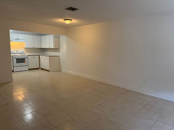 5th image of 3891 Riverside Dr #A