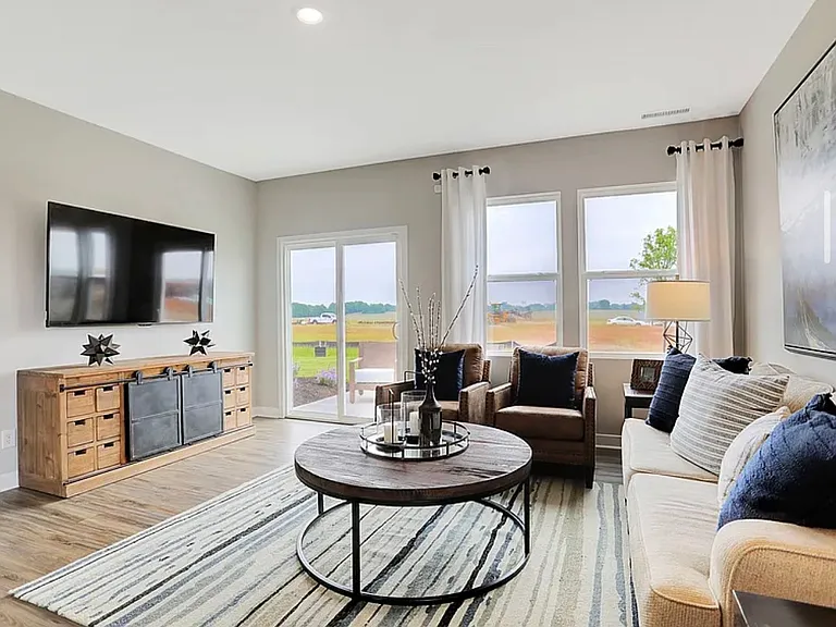 3793 Canterbury Dr — Photo 15