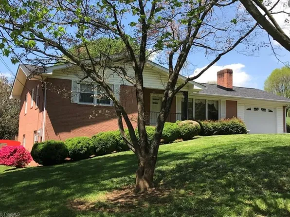 2149 Margaret Dr, Mount Airy, NC 27030