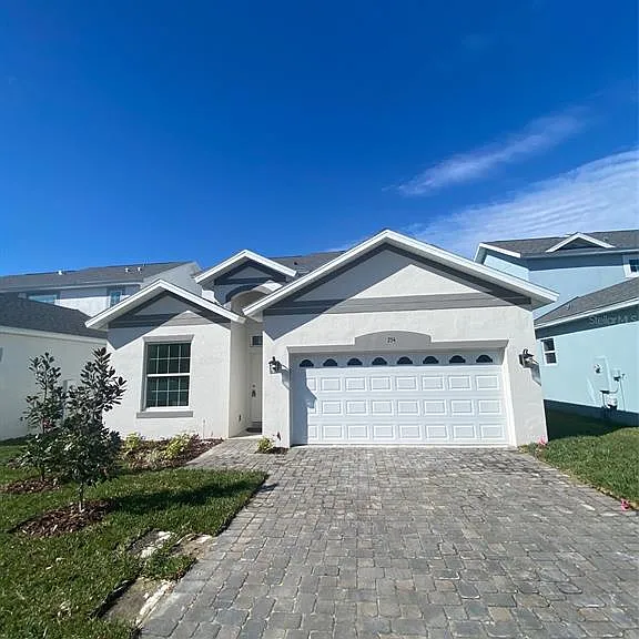 754 Reflection Lake Dr — Photo 1