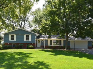 16105 Choctaw Trl, Brookfield, WI 53005