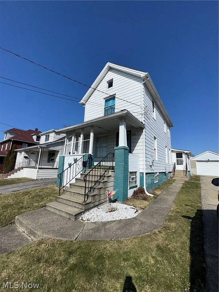 374 Tenney Ave photo 1