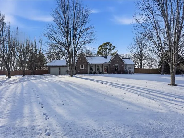 19680 Birch St, Stilwell, KS 66085