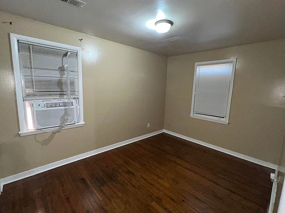 3rd image of 1251 Holliday St