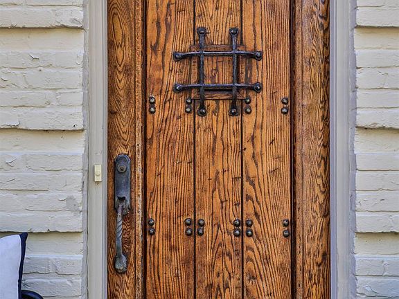 5th image of 3969 Miami Rd