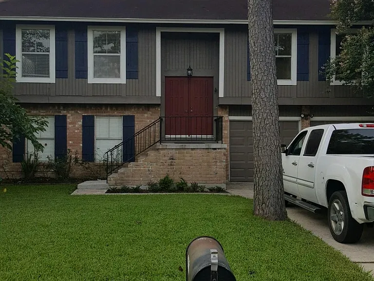 Nice sturdy, clean home in quiet neighborhood in Cypress Split level, 2 master bedrooms.