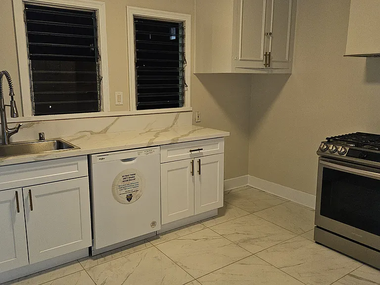 1460 S Holt Ave — Photo 40