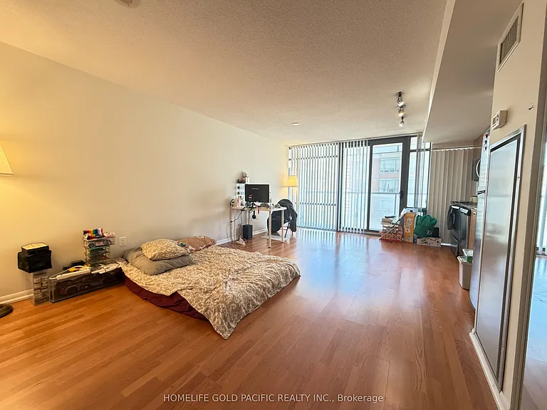 37 Grosvenor St #1205 — Photo 7