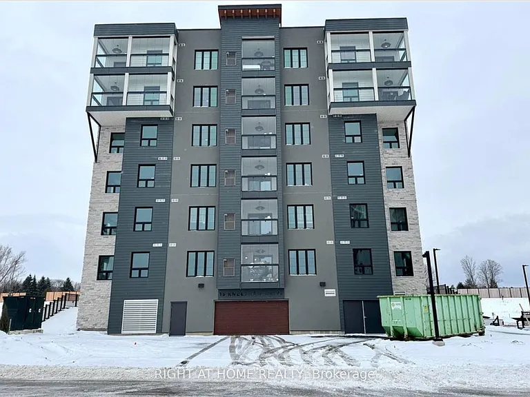 15 Kneeshaw Dr #102 — Photo 48