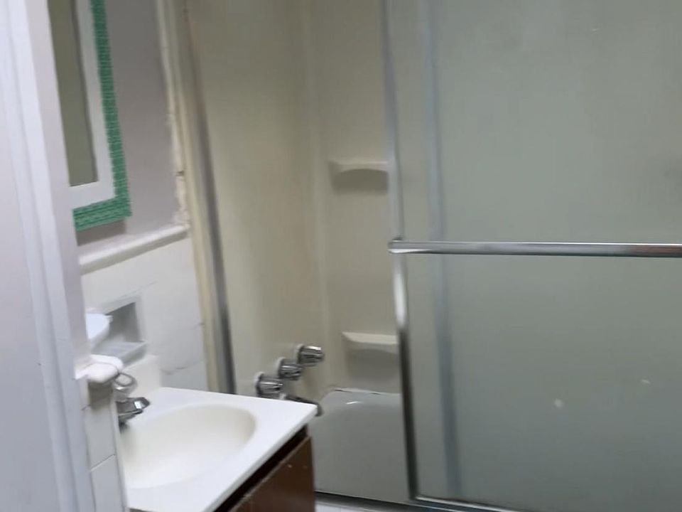 1st image of 5120 Oakland St Floor 2
