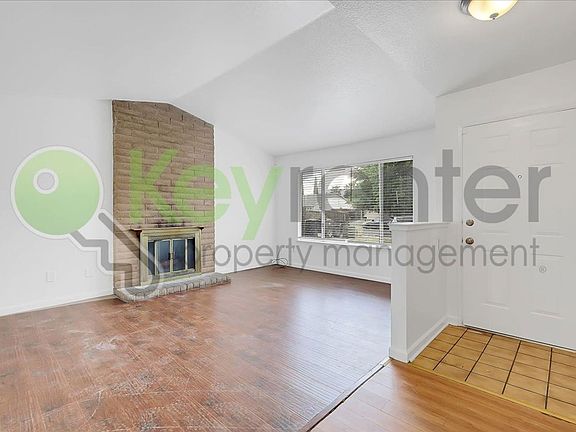 4th image of 10 Dempster Ct